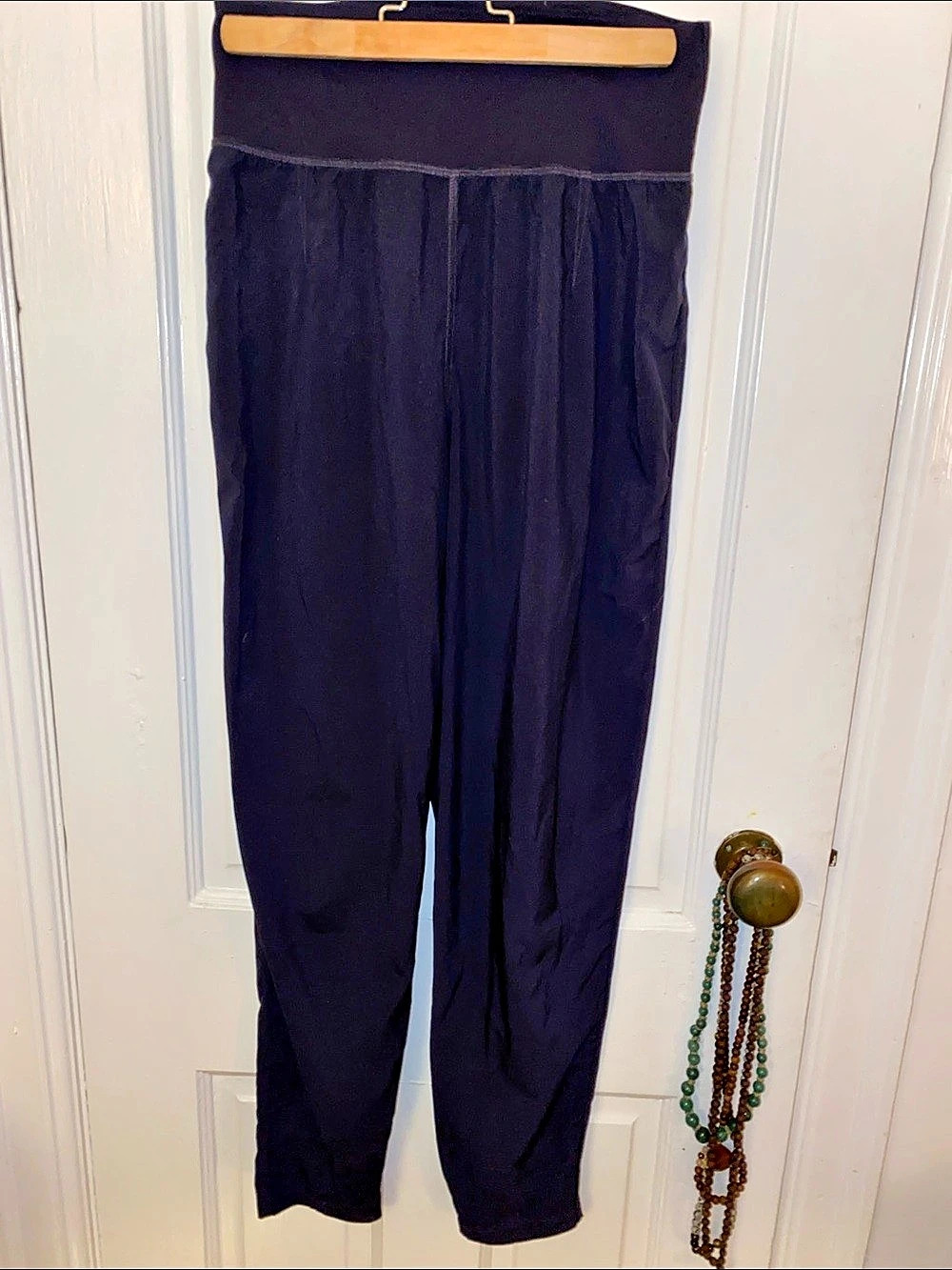 lululemon Women's light weight roomie yoga Leggings dark purple Size 6